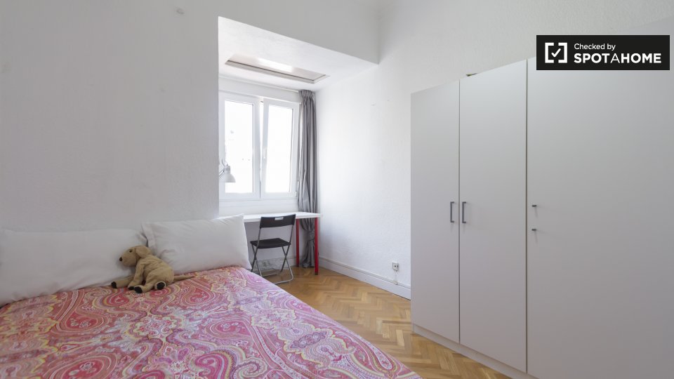 Double room Madrid, 8 beds, 200m² — photo 2