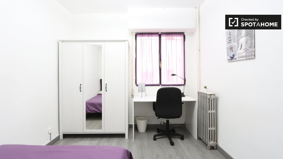 Double room Madrid, 5 beds, 96m² — photo 2