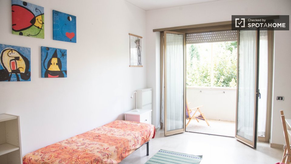 Double room Rome, 3 beds — photo 24