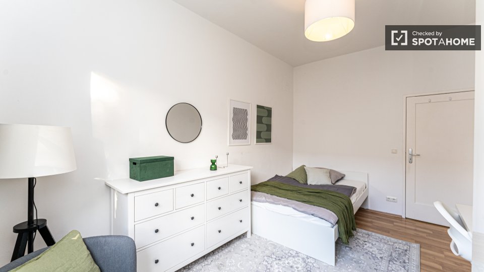 Double room Berlin, 3 beds, 58m² — photo 12
