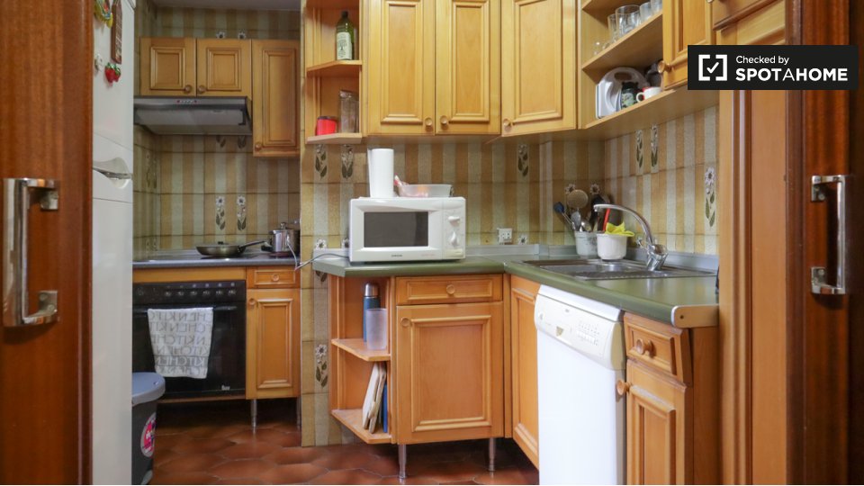 Double room Madrid, 3 beds, 91m² — photo 1
