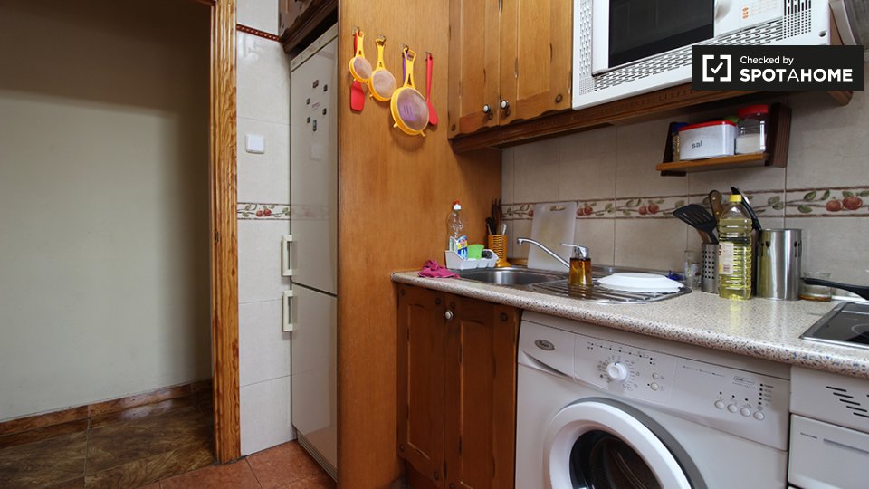 Double room Madrid, 3 beds, 80m² — photo 15