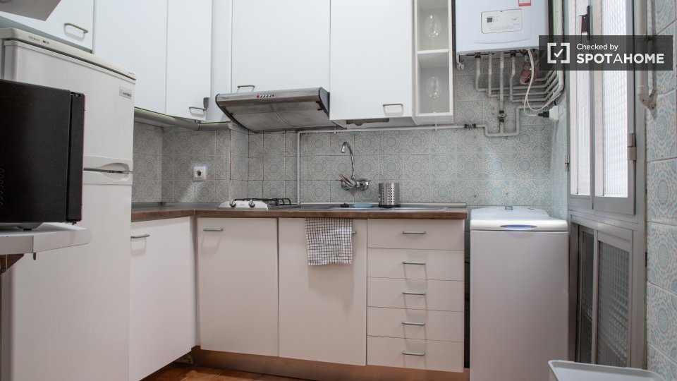 Double room Madrid, 5 beds, 120m² — photo 13