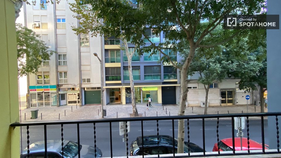 Double room Lisbon, 3 beds, 70m² — photo 18