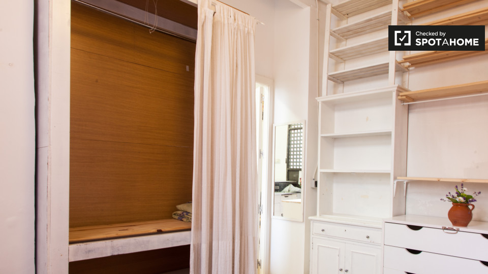 Double room Madrid, 3 beds, 75m² — photo 6