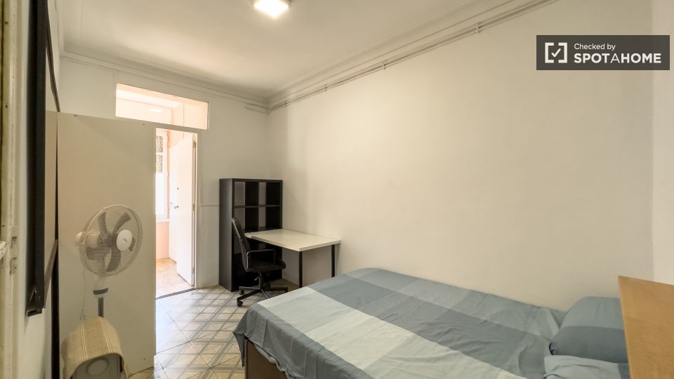 Double room Barcelona, 2 beds, 60m² — photo 7
