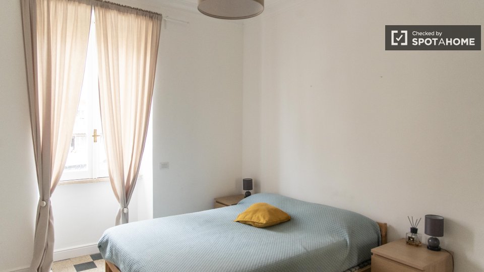 Double room Rome, 3 beds — photo 11