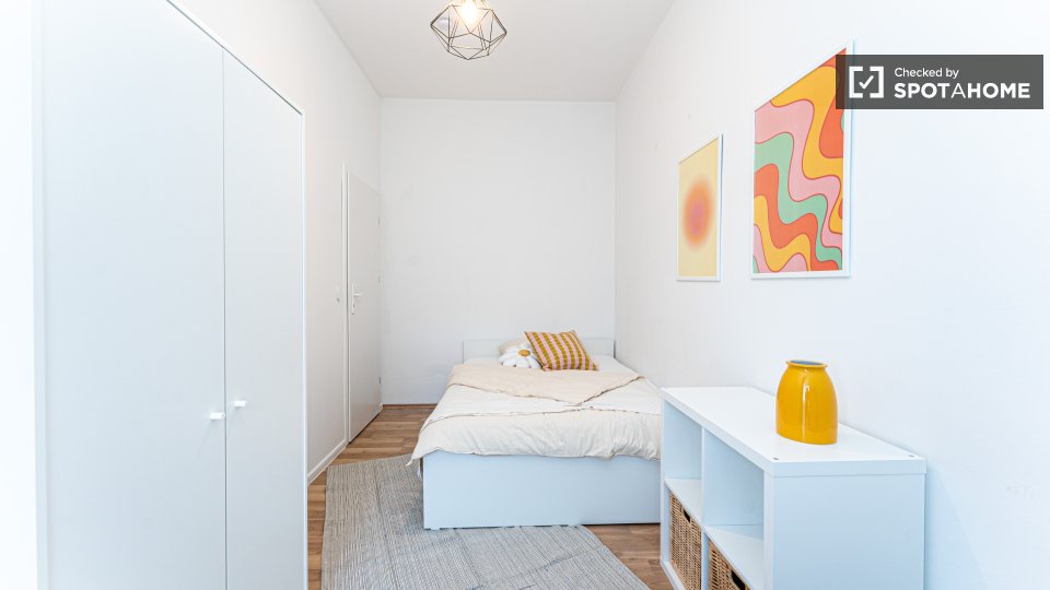 Double room Berlin, 3 beds, 58m² — photo 10