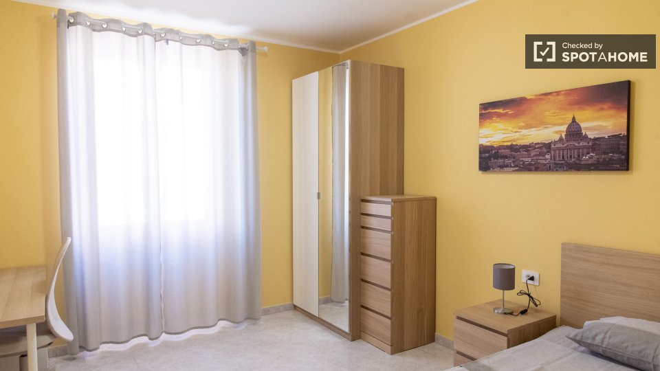 Double room Rome, 3 beds — photo 12