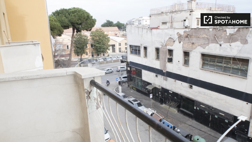 Double room Rome, 3 beds, 70m² — photo 11