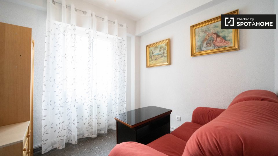 Double room Madrid, 4 beds, 86m² — photo 6