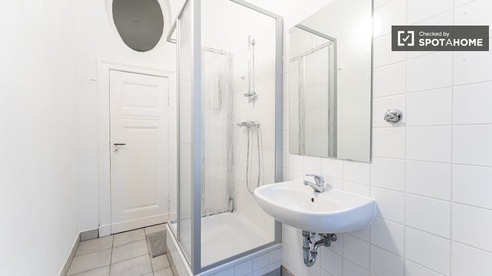 Double room Berlin, 7 beds, 146m² — photo 10