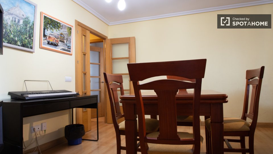 Double room Madrid, 4 beds, 110m² — photo 17