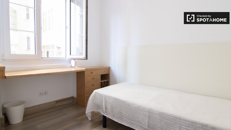 Double room Madrid, 7 beds, 200m² — photo 4