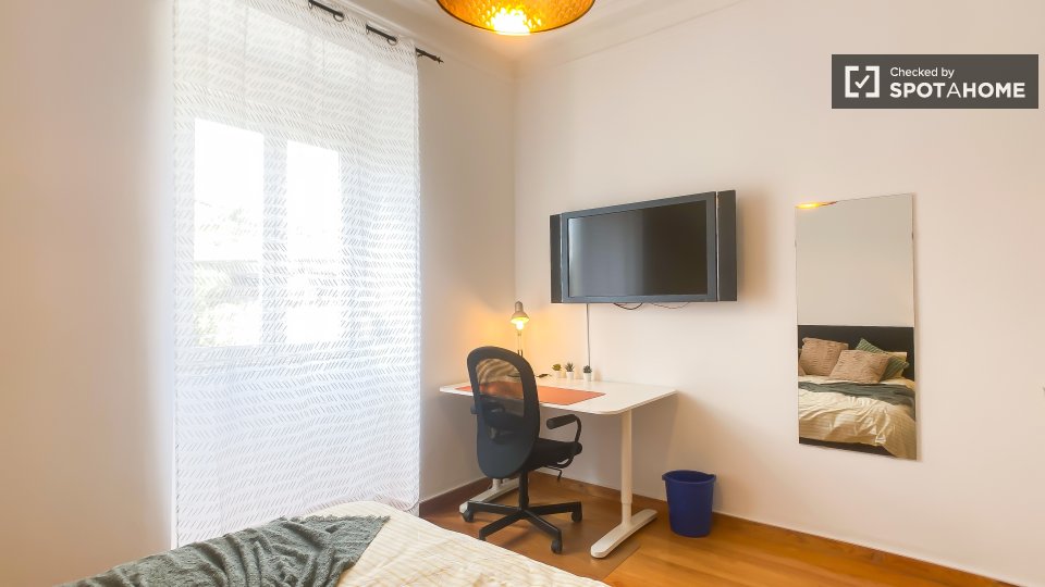 Double room Lisbon, 3 beds, 80m² — photo 35