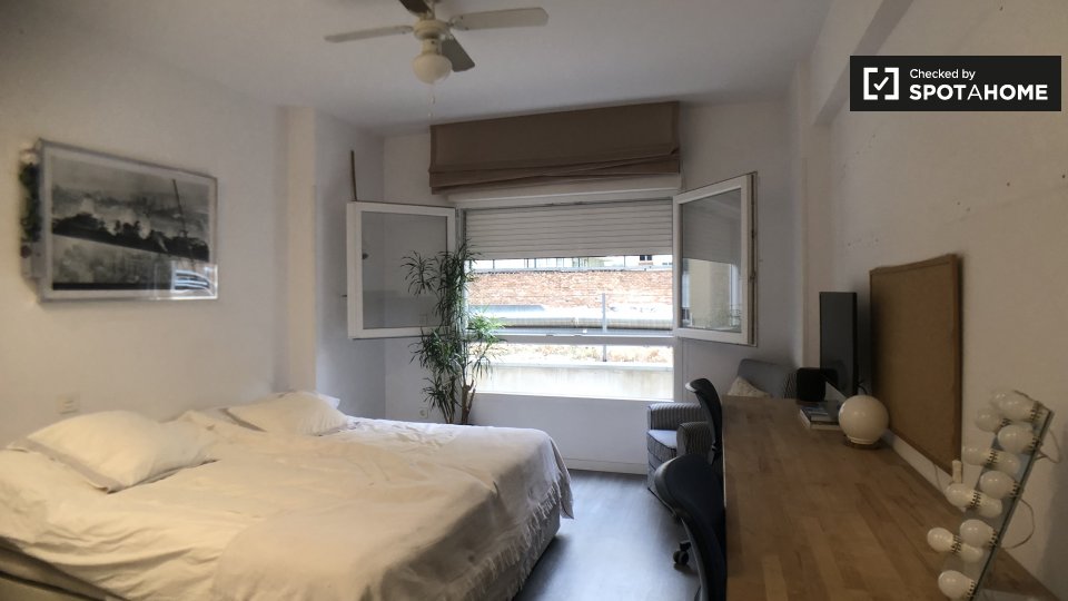 Double room Madrid, 5 beds, 150m² — photo 1