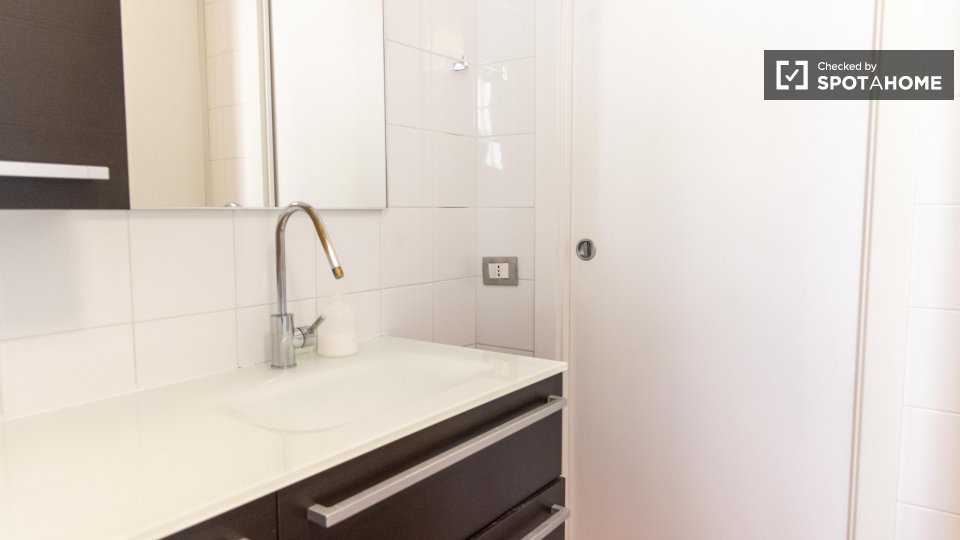 Double room Rome, 3 beds, 90m² — photo 24