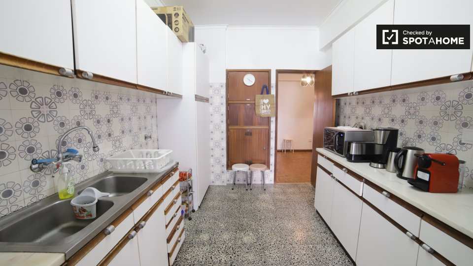 Double room Lisbon, 3 beds, 150m² — photo 5