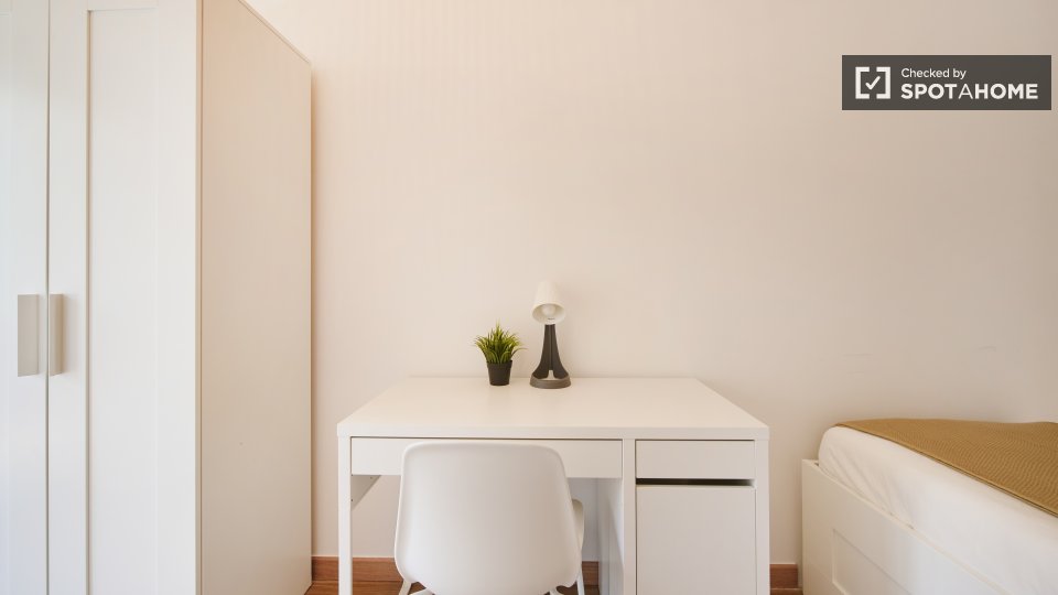 Double room Lisbon, 9 beds — photo 14