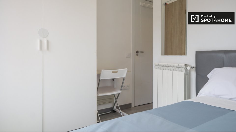 Double room Madrid, 5 beds — photo 2