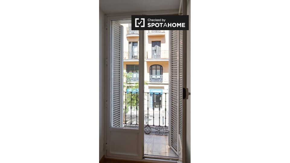 Double room Madrid, 7 beds, 125m² — photo 5