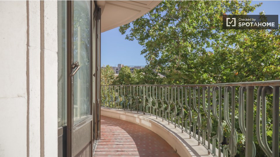 Double room Madrid, 18 beds — photo 18