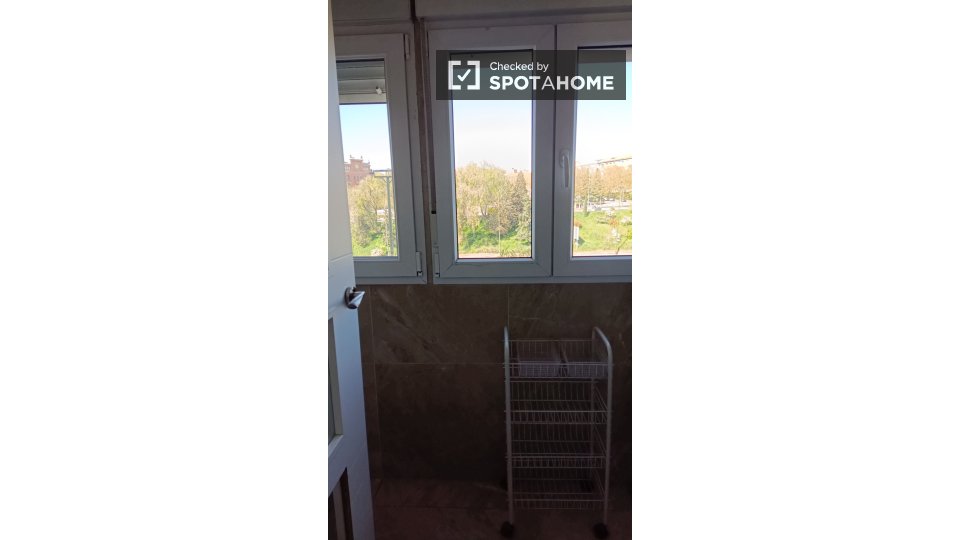 Double room Madrid, 5 beds, 120m² — photo 63