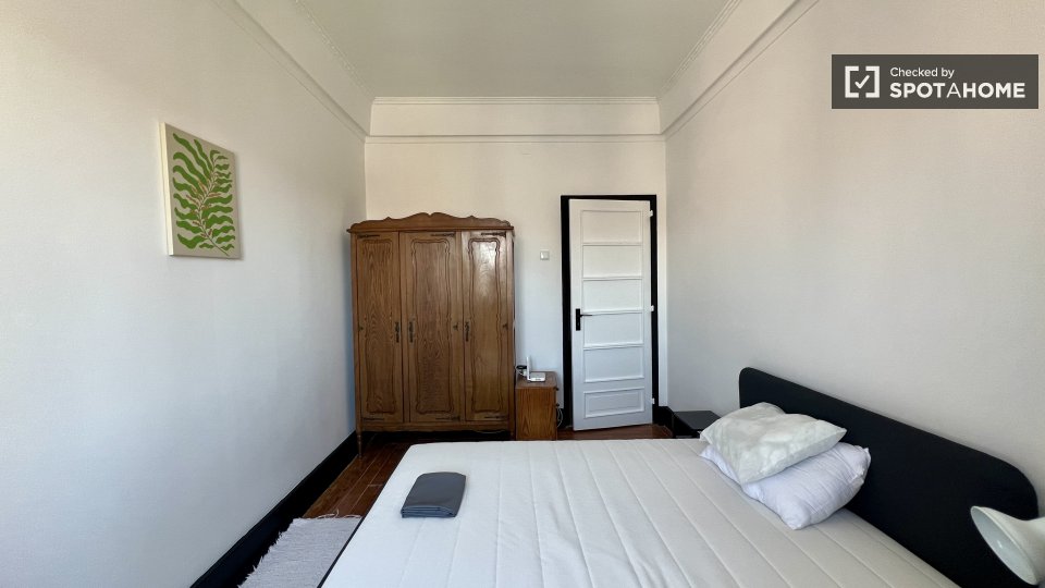 Double room Lisbon, 5 beds — photo 46