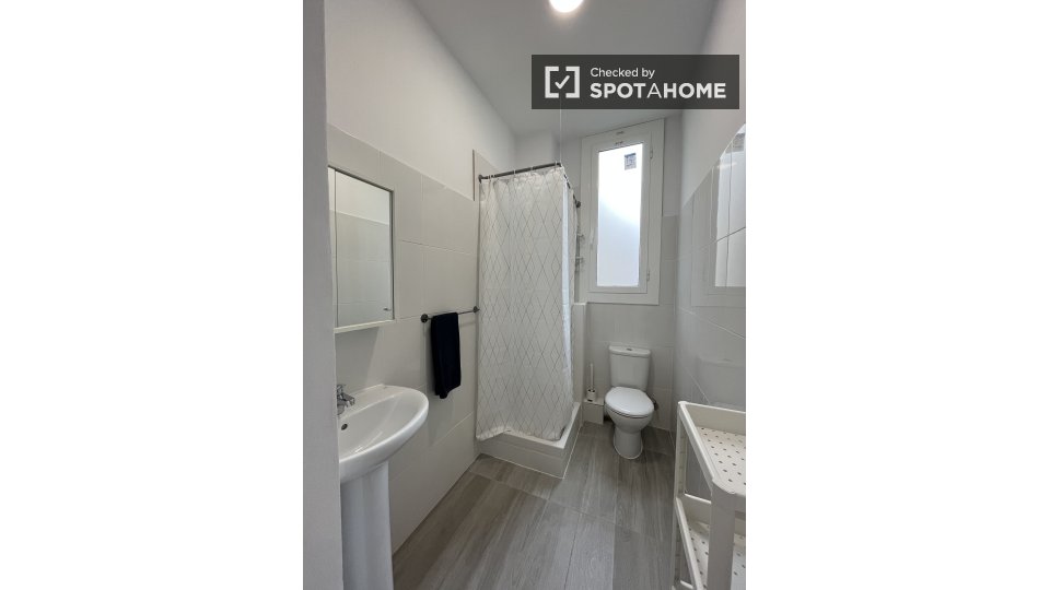 Room in recently renovated shared apartment in Barcelona - à Barcelone