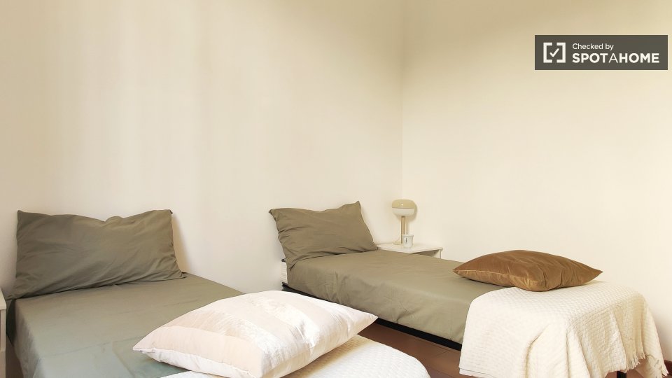 Double room Milan, 3 beds — photo 6