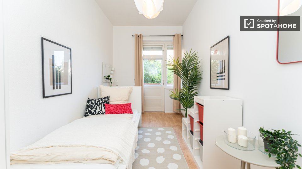 Double room Berlin, 3 beds, 58m² — photo 11