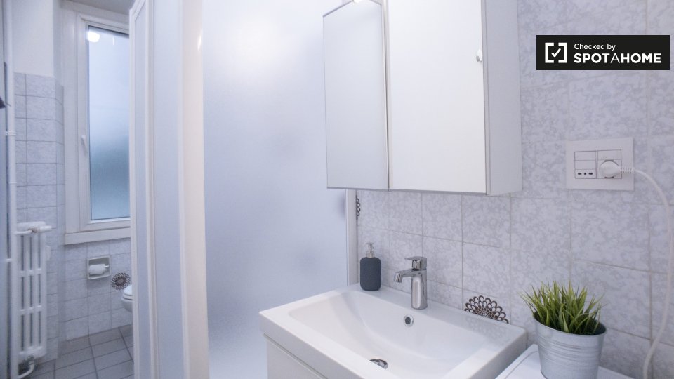Double room Milan, 3 beds, 70m² — photo 12