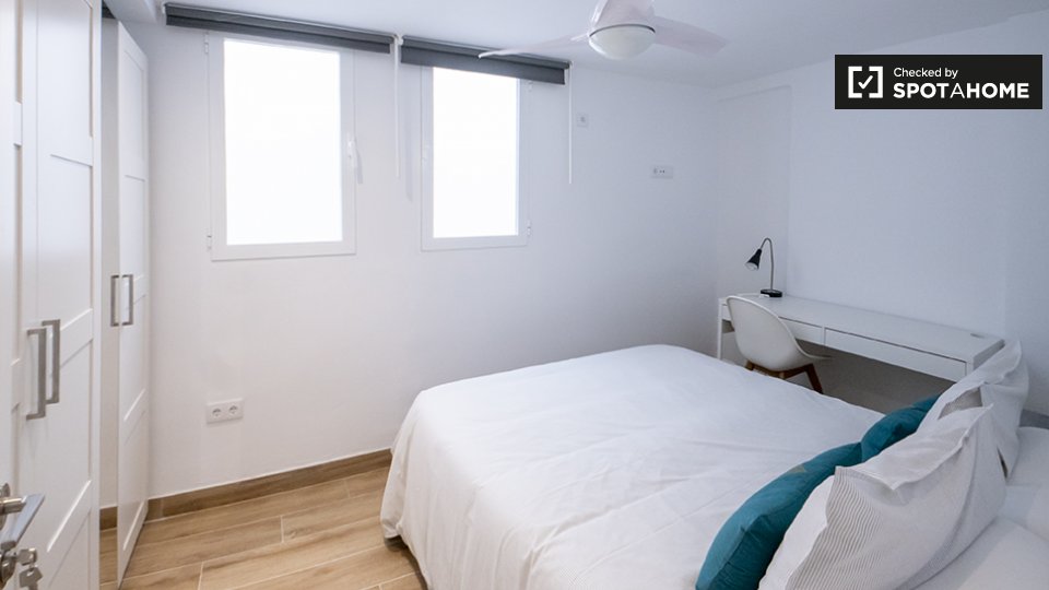 Double room Valencia, 3 beds, 80m² — photo 1
