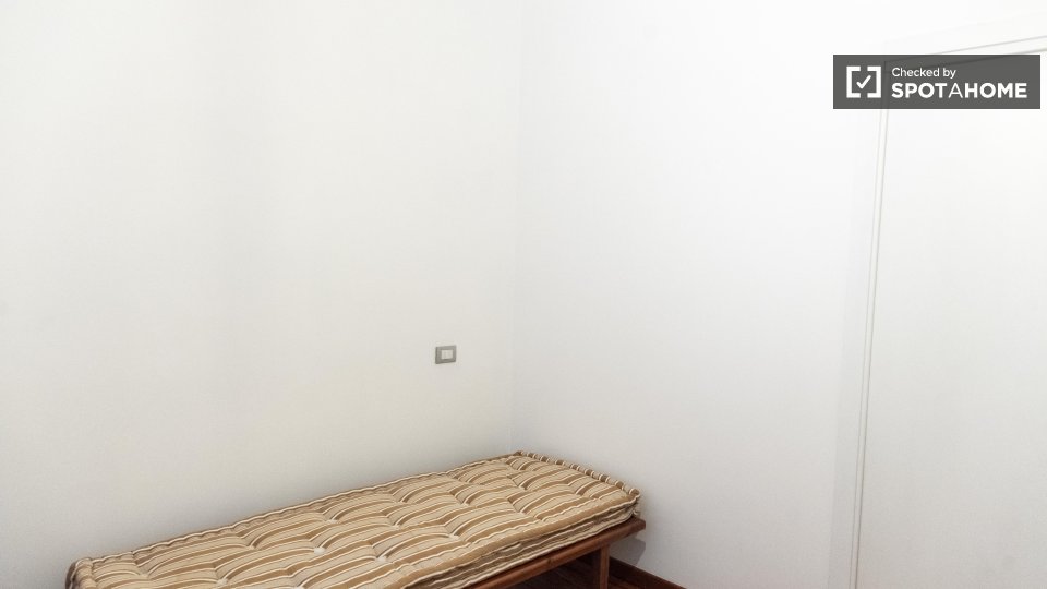 Double room Rome, 3 beds, 90m² — photo 28