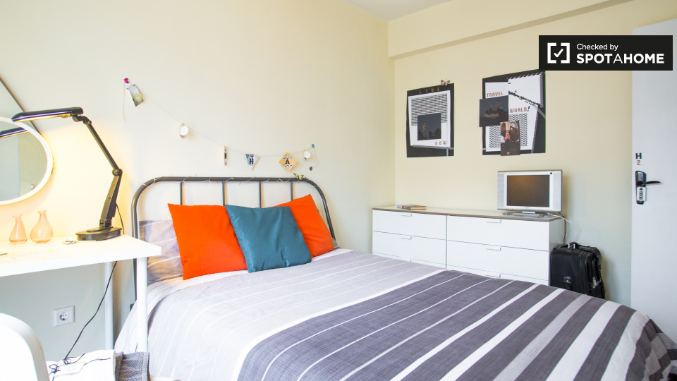 Double room Bilbao, 3 beds, 70m² — photo 8
