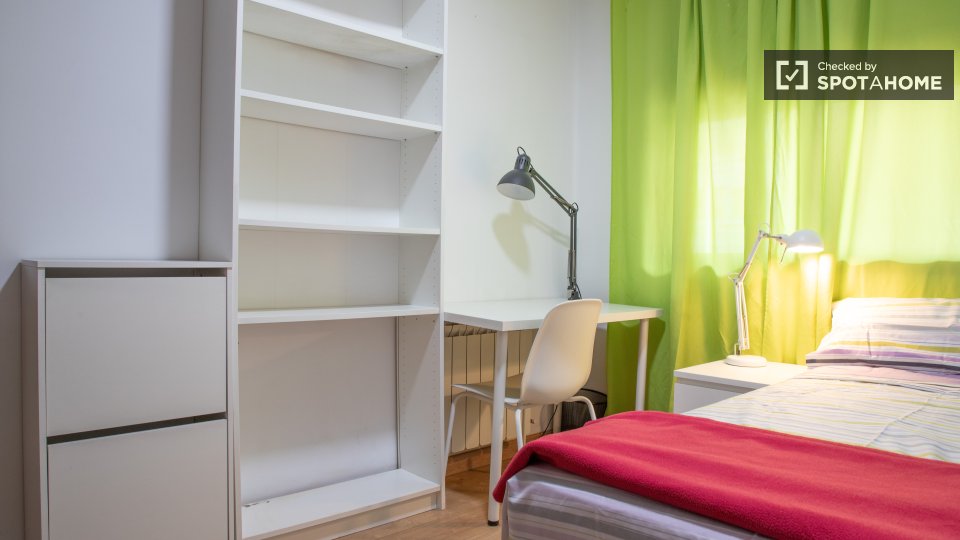 Double room Madrid, 5 beds, 120m² — photo 2
