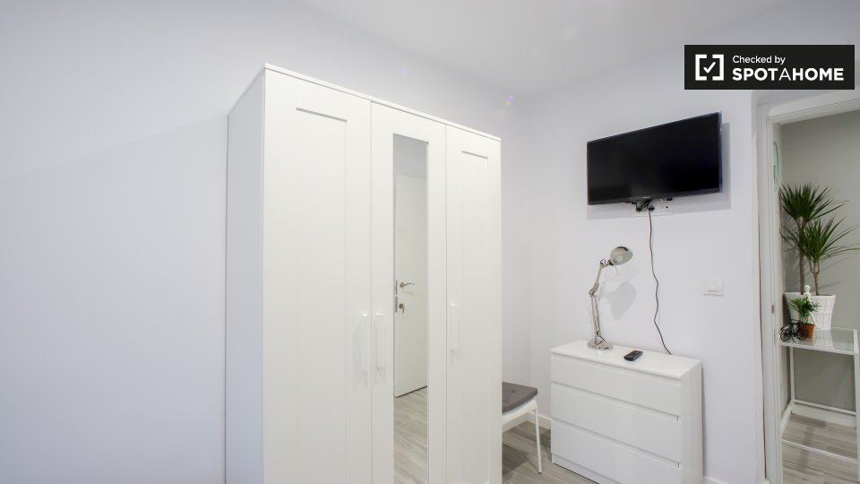 Double room Valencia, 3 beds, 65m² — photo 4