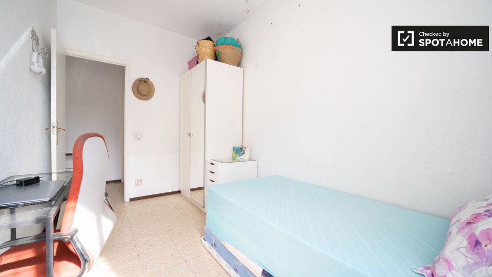 Double room Madrid, 2 beds, 75m² — photo 3