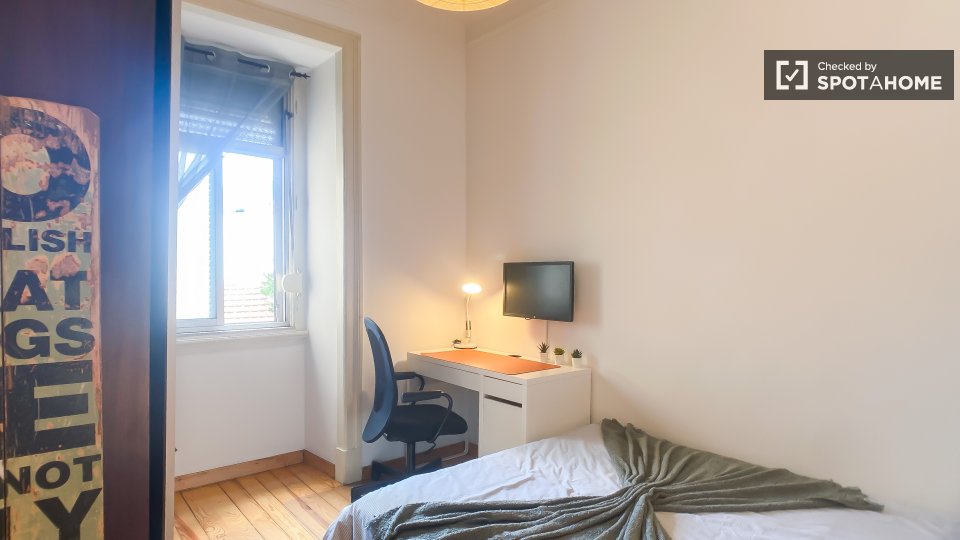 Double room Lisbon, 3 beds, 80m² — photo 24