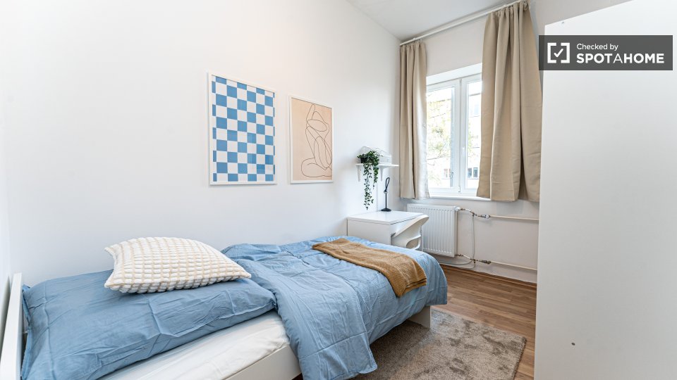 Double room Berlin, 3 beds, 58m² — photo 7