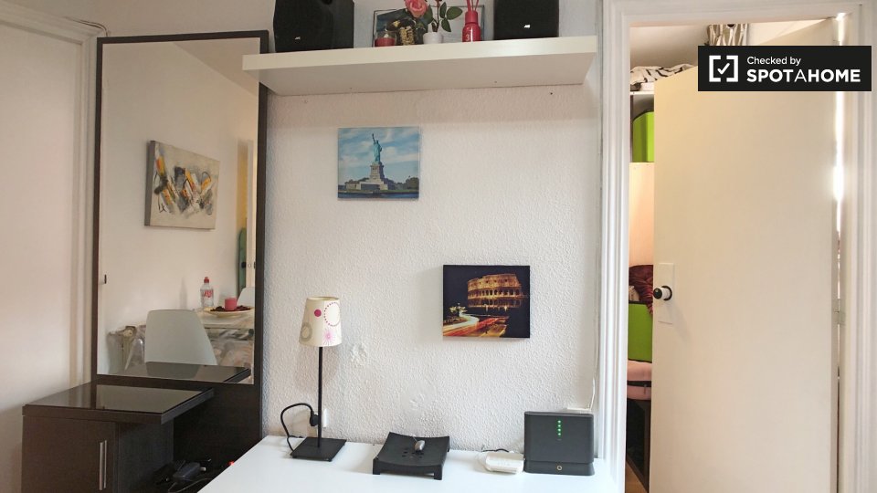 Double room Madrid, 3 beds, 50m² — photo 14