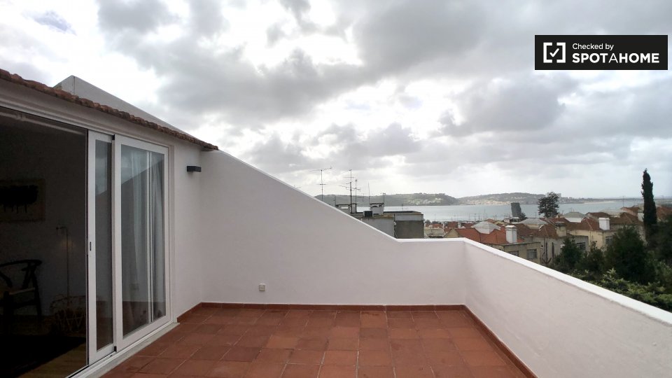 Apartment Lisbon, 3 beds, 100m² — photo 18