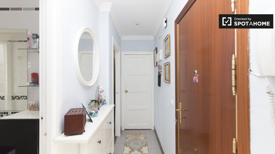 Double room Madrid, 3 beds, 72m² — photo 16