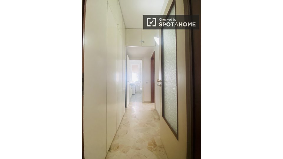 Double room Milan, 2 beds — photo 16
