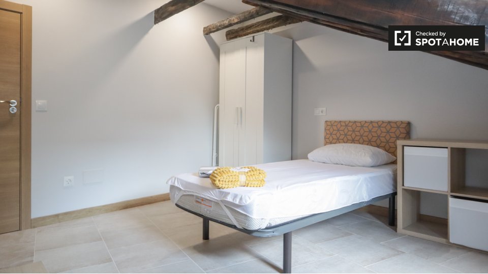 Double room Madrid, 3 beds — photo 4