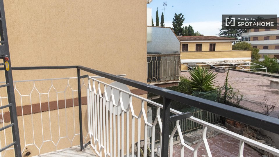 Double room Rome, 3 beds, 93m² — photo 28