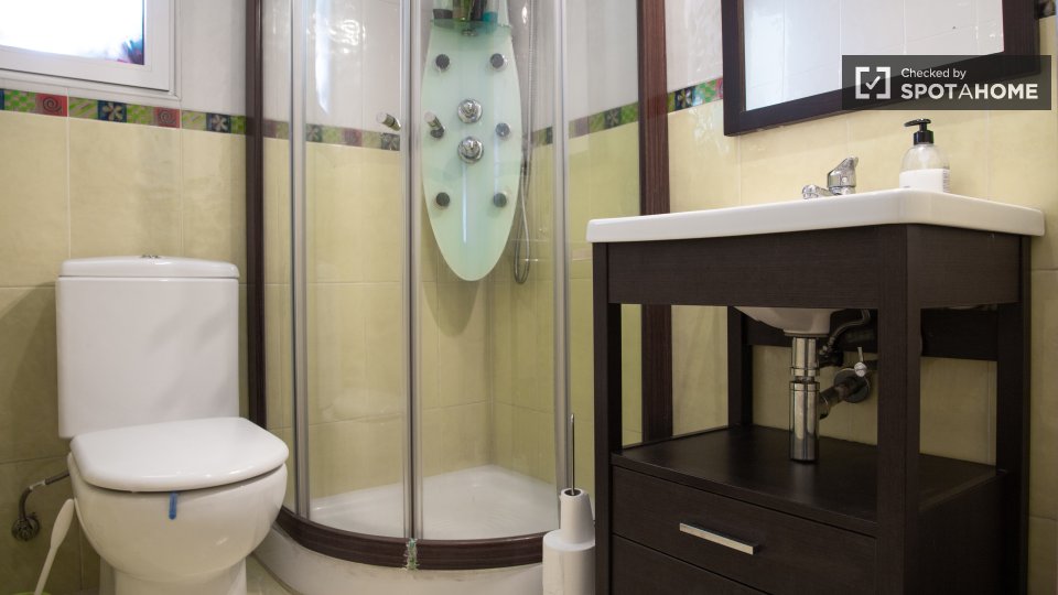 Double room Madrid, 4 beds, 110m² — photo 15