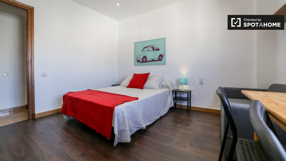 Double room Valencia, 6 beds, 110m² — photo 2