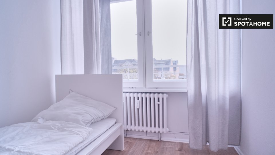 Double room Berlin, 3 beds, 47m² — photo 3