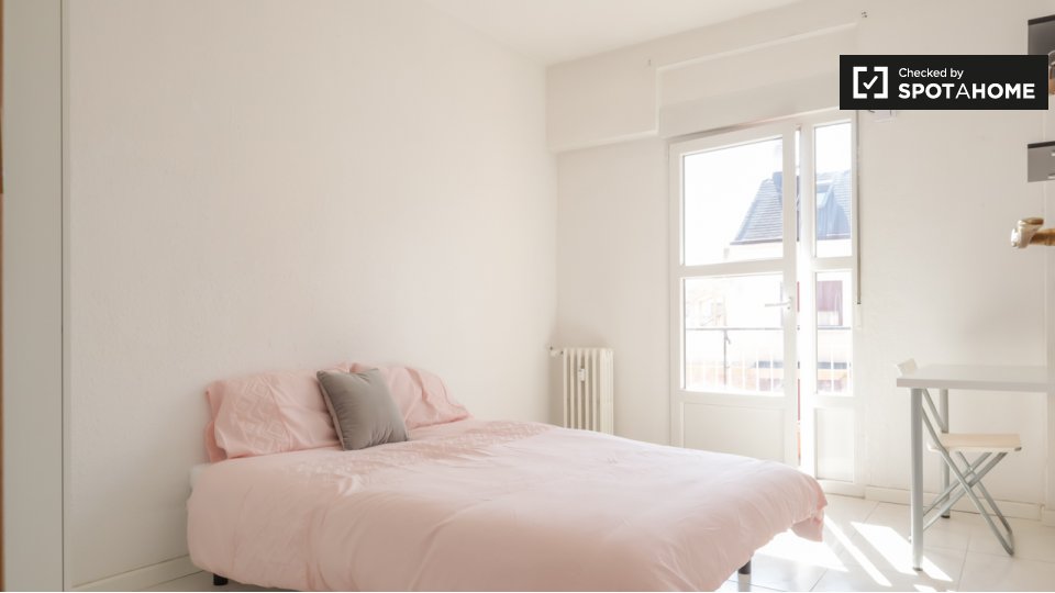 Double room Madrid, 5 beds, 120m² — photo 2